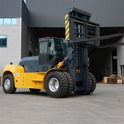 30 tonnalik katta quvvatli dizel forklift